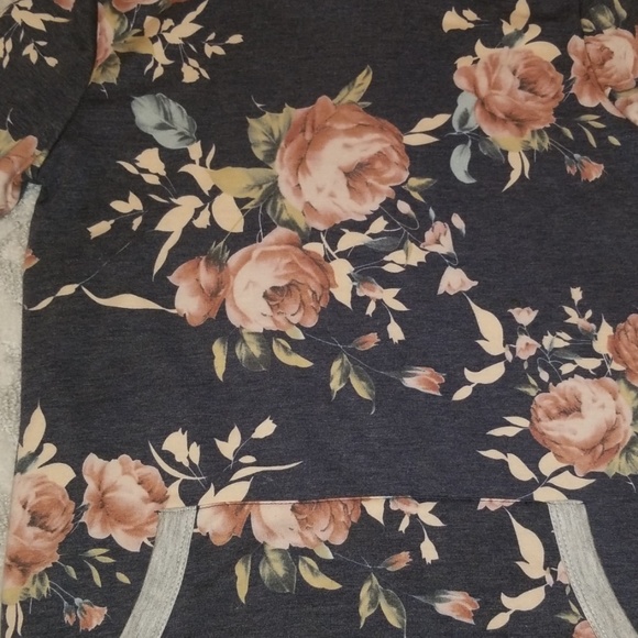 Lightweight Boutique Hoody - Picture 2 of 3